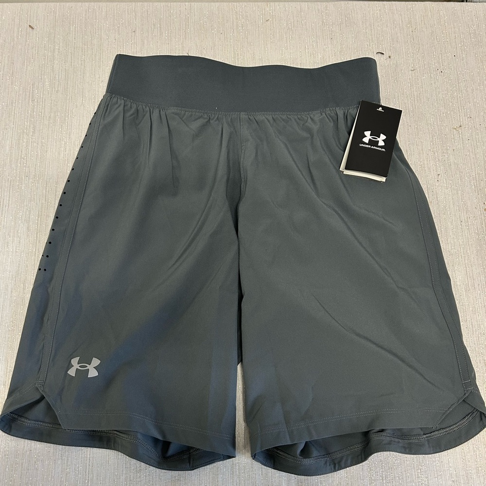 Under Armour Men’s Speedpocket 9 inch shorts black NEW with tags